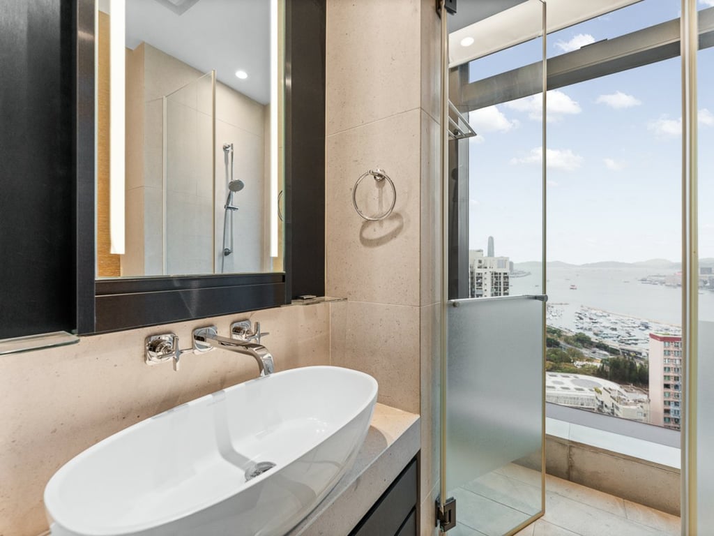 https://img.propertyraptor.com/cdn-cgi/imagedelivery/KD5bF_AFL0JDTbKLWF7z9g/ap8/ap8_001/hornet/prp/img/121c8357f4dd1adc8c2b3734747bf521.jpg/public