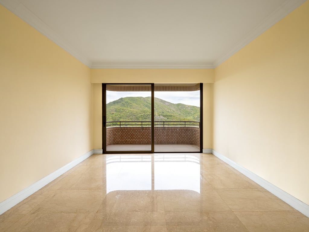 https://img.propertyraptor.com/cdn-cgi/imagedelivery/KD5bF_AFL0JDTbKLWF7z9g/ap8/ap8_001/hornet/prp/img/123016227d926370eee07ae448afc67d.jpg/public