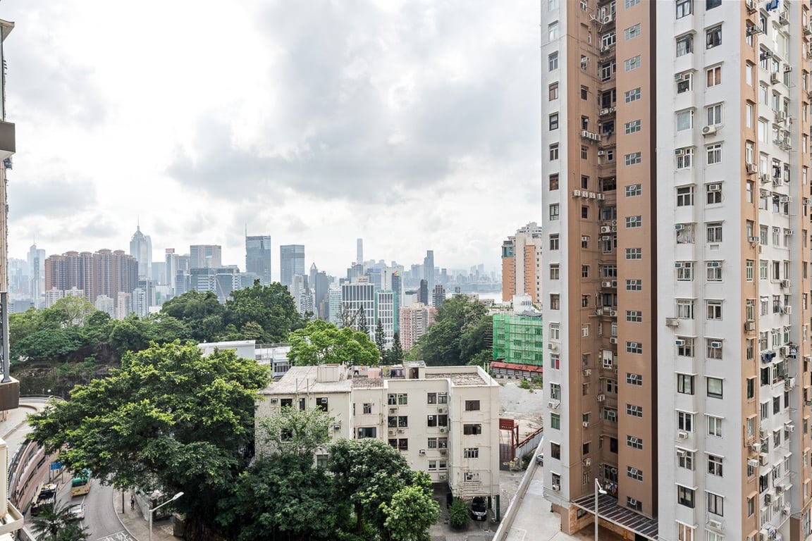 https://img.propertyraptor.com/cdn-cgi/imagedelivery/KD5bF_AFL0JDTbKLWF7z9g/ap8/ap8_001/hornet/prp/img/1239be9d2331ad9c5f6691411a30131a-wtm.jpg/public