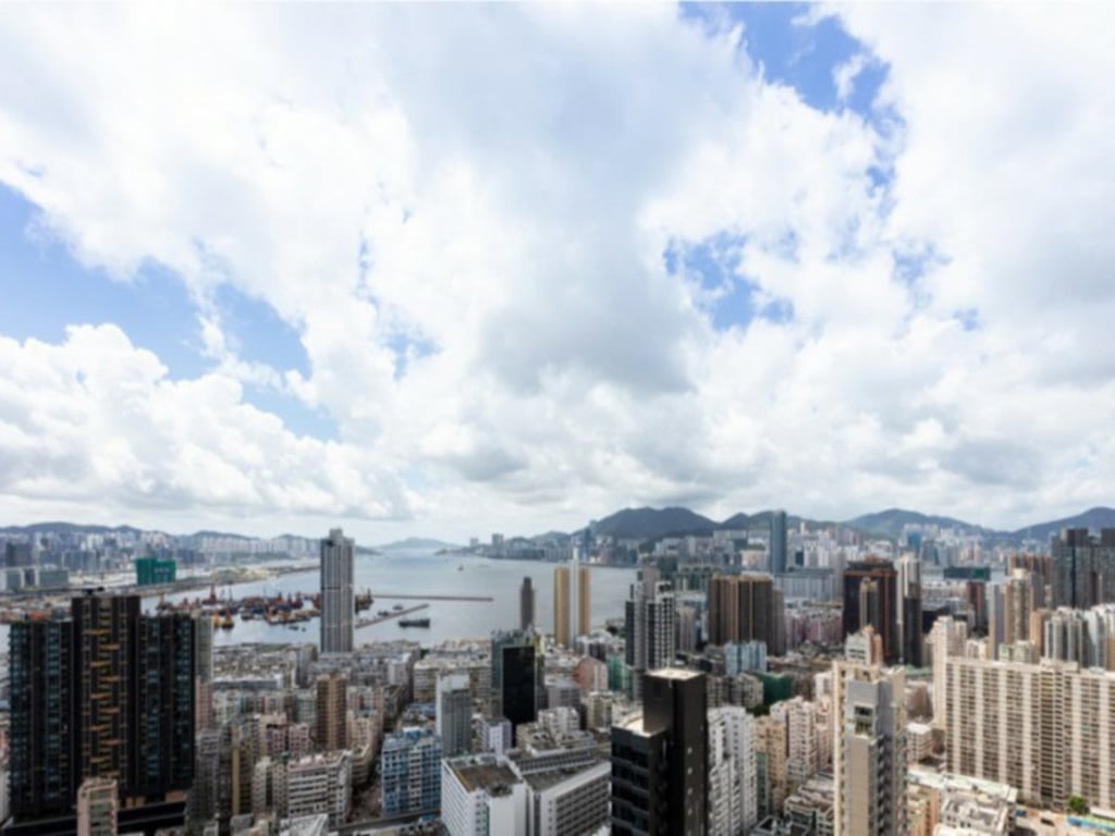https://img.propertyraptor.com/cdn-cgi/imagedelivery/KD5bF_AFL0JDTbKLWF7z9g/ap8/ap8_001/hornet/prp/img/123b801c957759b6a68f8e18bf8f0c8a-wtm.jpg/public