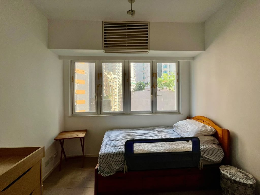 https://img.propertyraptor.com/cdn-cgi/imagedelivery/KD5bF_AFL0JDTbKLWF7z9g/ap8/ap8_001/hornet/prp/img/12454a8f9c5b7f968d69251f68139f21-wtm.jpg/public