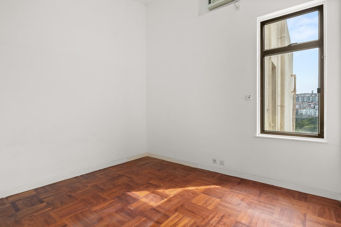 https://img.propertyraptor.com/cdn-cgi/imagedelivery/KD5bF_AFL0JDTbKLWF7z9g/ap8/ap8_001/hornet/prp/img/124ea0c477713731f4ef2157cb8e7447-wtm.jpg/public