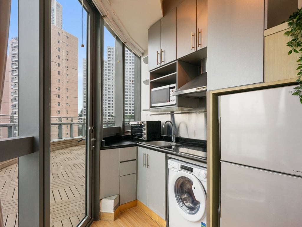 https://img.propertyraptor.com/cdn-cgi/imagedelivery/KD5bF_AFL0JDTbKLWF7z9g/ap8/ap8_001/hornet/prp/img/1257a525ecf868bc9eb0915481352bef.jpg/public
