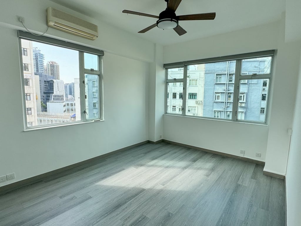 https://img.propertyraptor.com/cdn-cgi/imagedelivery/KD5bF_AFL0JDTbKLWF7z9g/ap8/ap8_001/hornet/prp/img/125a3a781a9553be60c477124ed623d9.jpg/public