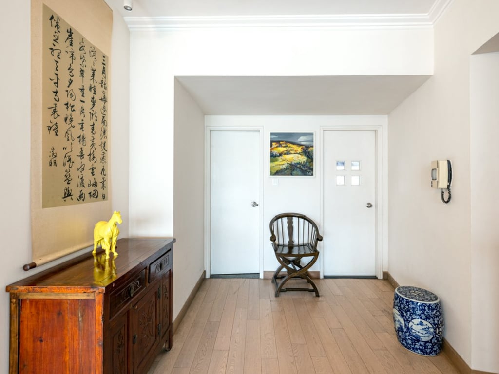 https://img.propertyraptor.com/cdn-cgi/imagedelivery/KD5bF_AFL0JDTbKLWF7z9g/ap8/ap8_001/hornet/prp/img/126c4ccf66ed07d6a74b98ccbf2d7aa2.jpg/public