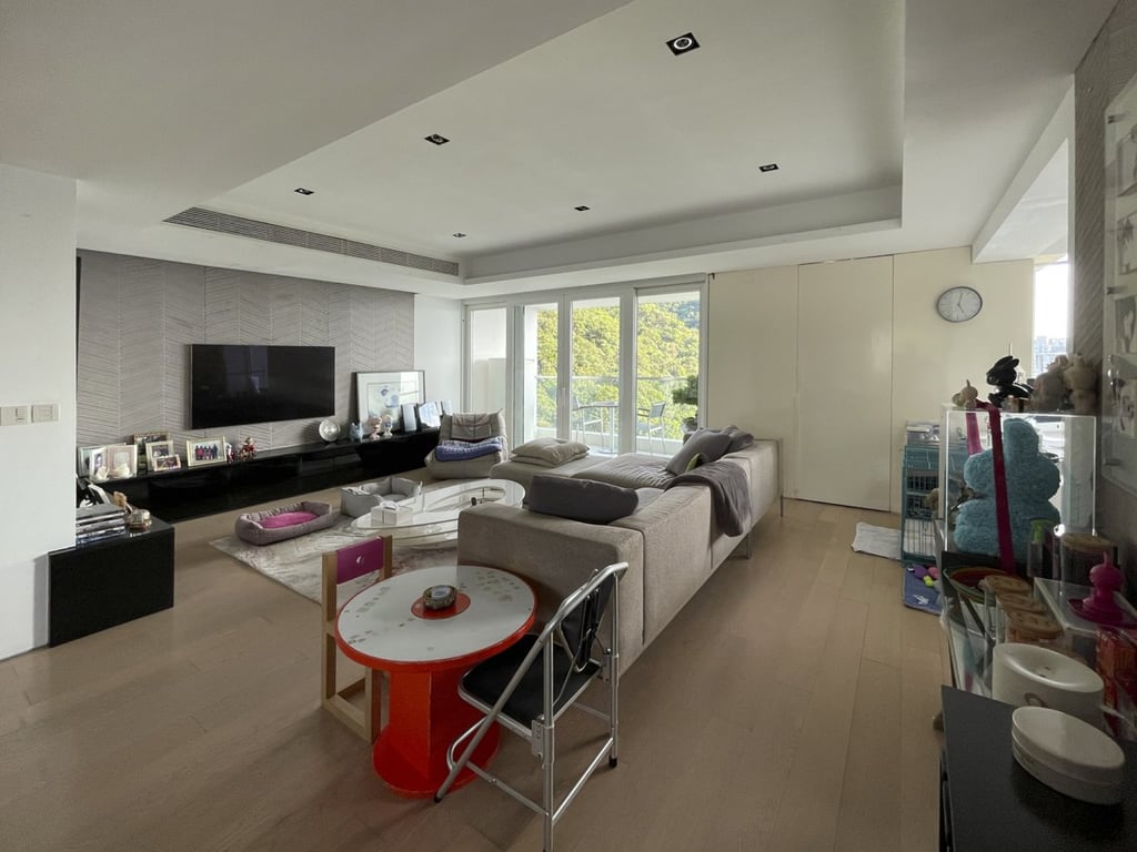 https://img.propertyraptor.com/cdn-cgi/imagedelivery/KD5bF_AFL0JDTbKLWF7z9g/ap8/ap8_001/hornet/prp/img/12826971f990fff9c29bc0ee4ace8852-wtm.jpg/public