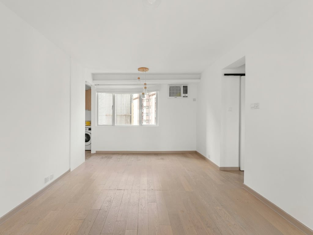 https://img.propertyraptor.com/cdn-cgi/imagedelivery/KD5bF_AFL0JDTbKLWF7z9g/ap8/ap8_001/hornet/prp/img/128ece07a70663035716721eda744b2c.jpg/public