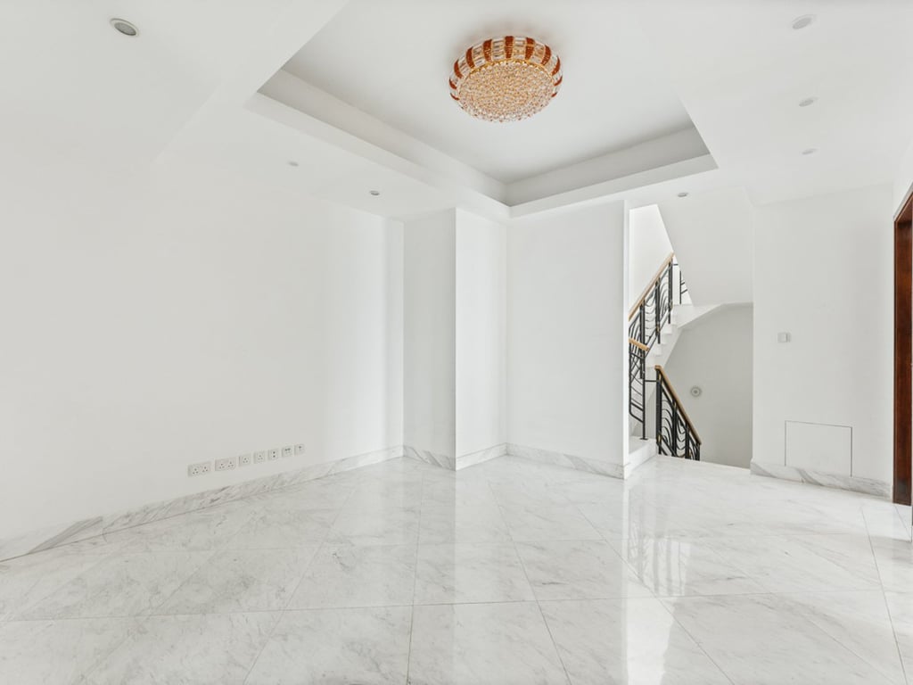 https://img.propertyraptor.com/cdn-cgi/imagedelivery/KD5bF_AFL0JDTbKLWF7z9g/ap8/ap8_001/hornet/prp/img/12a43c81eae511a73235636a0def0cec-wtm.jpg/public