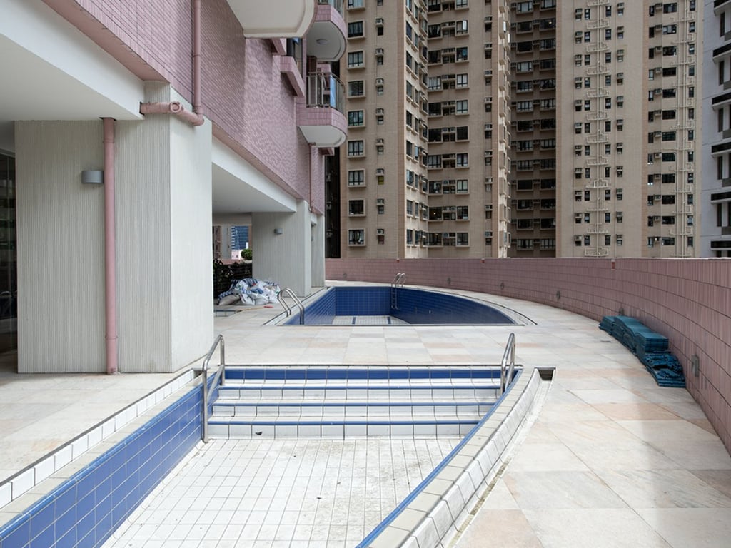https://img.propertyraptor.com/cdn-cgi/imagedelivery/KD5bF_AFL0JDTbKLWF7z9g/ap8/ap8_001/hornet/prp/img/12b0f493b1a5bfdd2e7d52507c393ca7.jpg/public