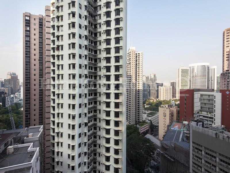 https://img.propertyraptor.com/cdn-cgi/imagedelivery/KD5bF_AFL0JDTbKLWF7z9g/ap8/ap8_001/hornet/prp/img/12cb67a0aa4a95ae96a8f48aabbd2f9a.jpg/public