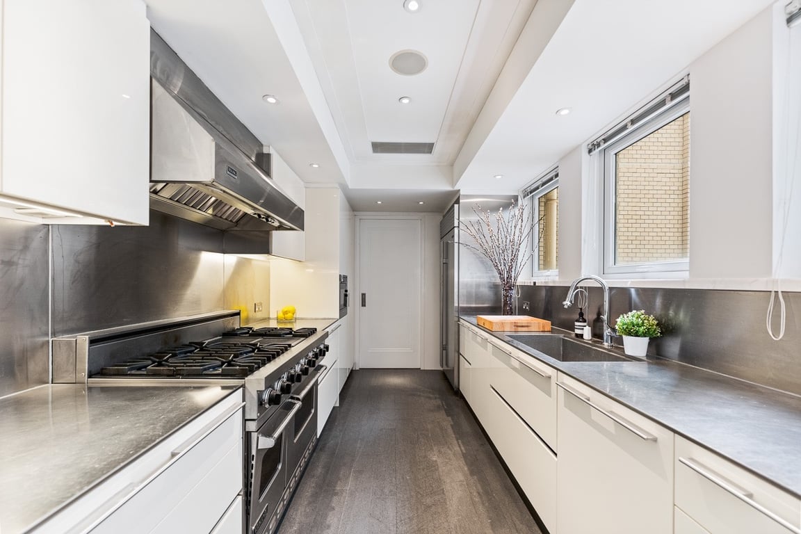 https://img.propertyraptor.com/cdn-cgi/imagedelivery/KD5bF_AFL0JDTbKLWF7z9g/ap8/ap8_001/hornet/prp/img/12f8991035ce5dd16e206965a9c3cc3e-wtm.jpg/public