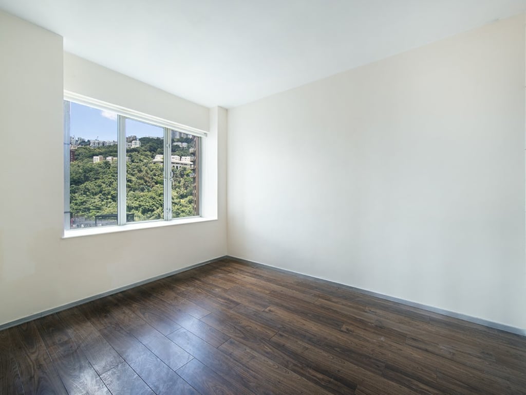 https://img.propertyraptor.com/cdn-cgi/imagedelivery/KD5bF_AFL0JDTbKLWF7z9g/ap8/ap8_001/hornet/prp/img/132832ebbf92c6a31494a11afc74886f.jpg/public