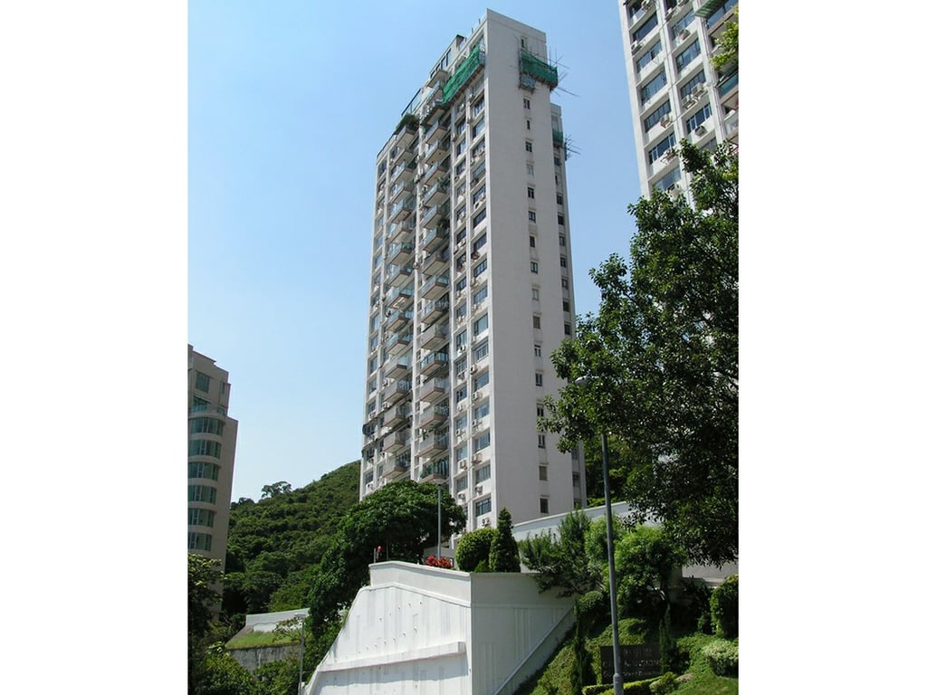 https://img.propertyraptor.com/cdn-cgi/imagedelivery/KD5bF_AFL0JDTbKLWF7z9g/ap8/ap8_001/hornet/prp/img/1346793c26a98d90fa5cbaad190c5fd5.jpg/public
