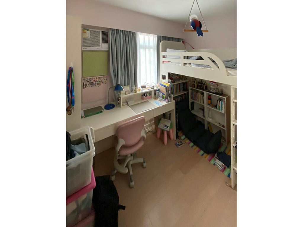 https://img.propertyraptor.com/cdn-cgi/imagedelivery/KD5bF_AFL0JDTbKLWF7z9g/ap8/ap8_001/hornet/prp/img/13513bba5322e98a06e440a8cfb0619d.jpg/public