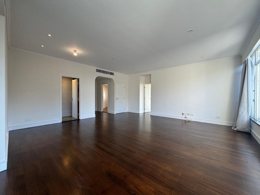https://img.propertyraptor.com/cdn-cgi/imagedelivery/KD5bF_AFL0JDTbKLWF7z9g/ap8/ap8_001/hornet/prp/img/135e7df12d397282fb2b3fa7053ce8ee-wtm.jpg/public
