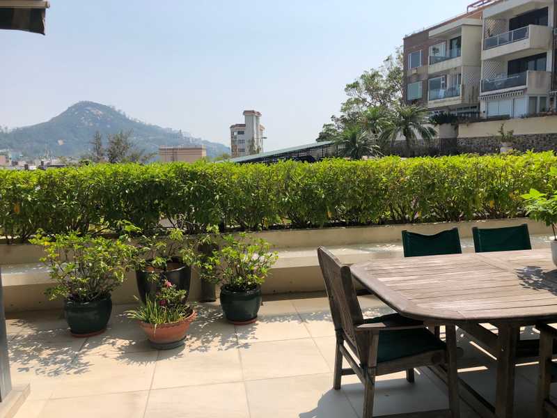 https://img.propertyraptor.com/cdn-cgi/imagedelivery/KD5bF_AFL0JDTbKLWF7z9g/ap8/ap8_001/hornet/prp/img/13643bd1ee25cede004b8880c99cd396.jpg/public