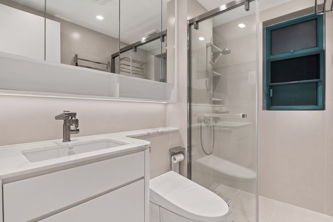 https://img.propertyraptor.com/cdn-cgi/imagedelivery/KD5bF_AFL0JDTbKLWF7z9g/ap8/ap8_001/hornet/prp/img/13aee7d0ba4fb859e80115e3ffd4b692-wtm.jpg/public
