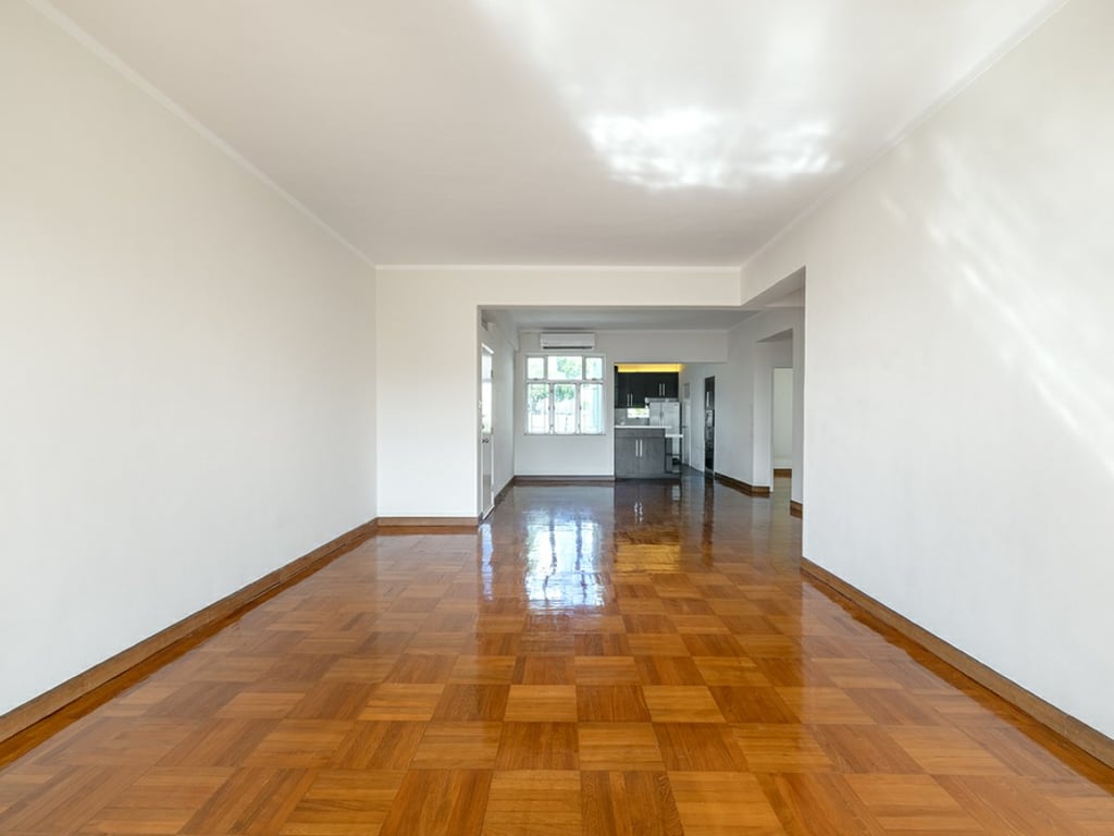 https://img.propertyraptor.com/cdn-cgi/imagedelivery/KD5bF_AFL0JDTbKLWF7z9g/ap8/ap8_001/hornet/prp/img/13c1aa66ffa52c02f82d433845b3d3d8.jpg/public