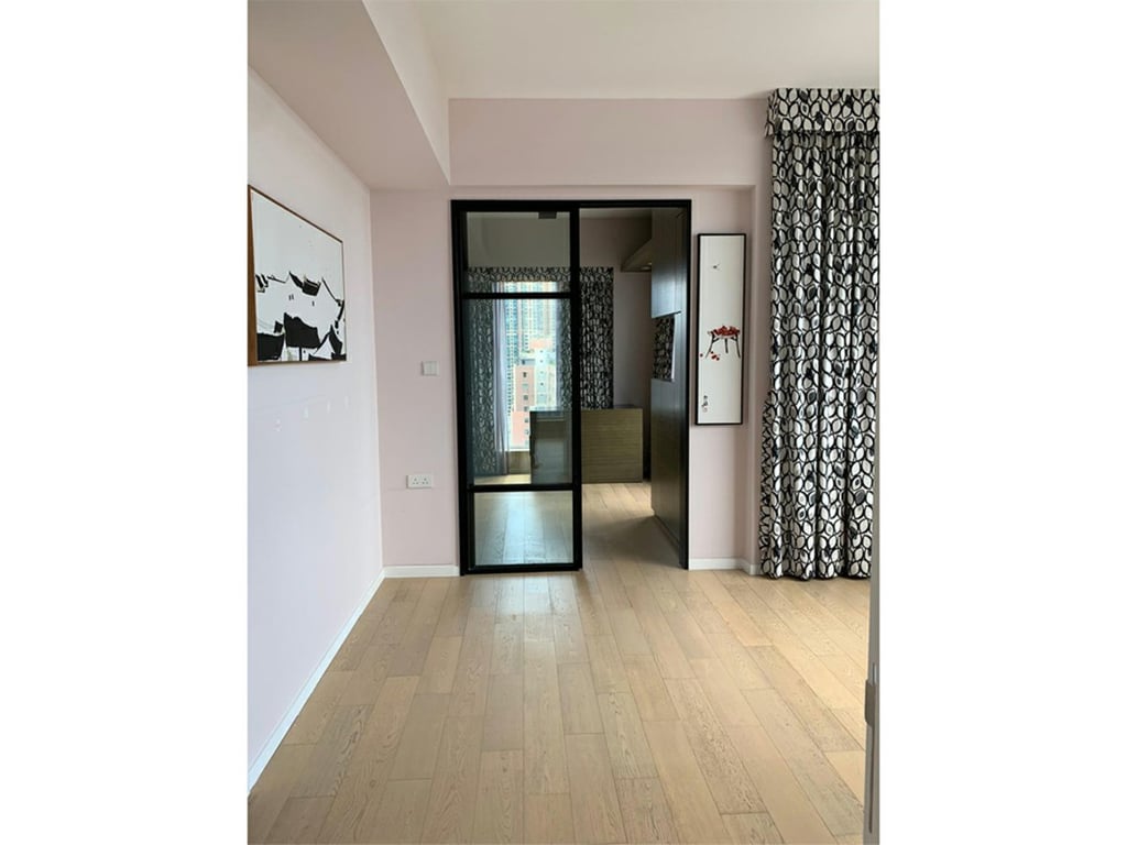 https://img.propertyraptor.com/cdn-cgi/imagedelivery/KD5bF_AFL0JDTbKLWF7z9g/ap8/ap8_001/hornet/prp/img/13ebf225a88336010bc5b37aa1ecf410.jpg/public