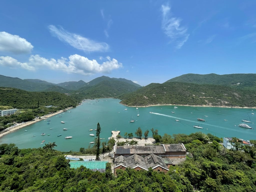 https://img.propertyraptor.com/cdn-cgi/imagedelivery/KD5bF_AFL0JDTbKLWF7z9g/ap8/ap8_001/hornet/prp/img/145c9fd1e6e7c225b5b2fb6d62e73b4a.jpg/public