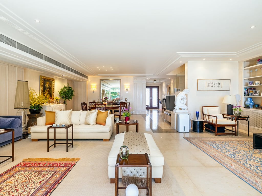 https://img.propertyraptor.com/cdn-cgi/imagedelivery/KD5bF_AFL0JDTbKLWF7z9g/ap8/ap8_001/hornet/prp/img/146e12b03a016a3e9cacea0f6247d5fe.jpg/public