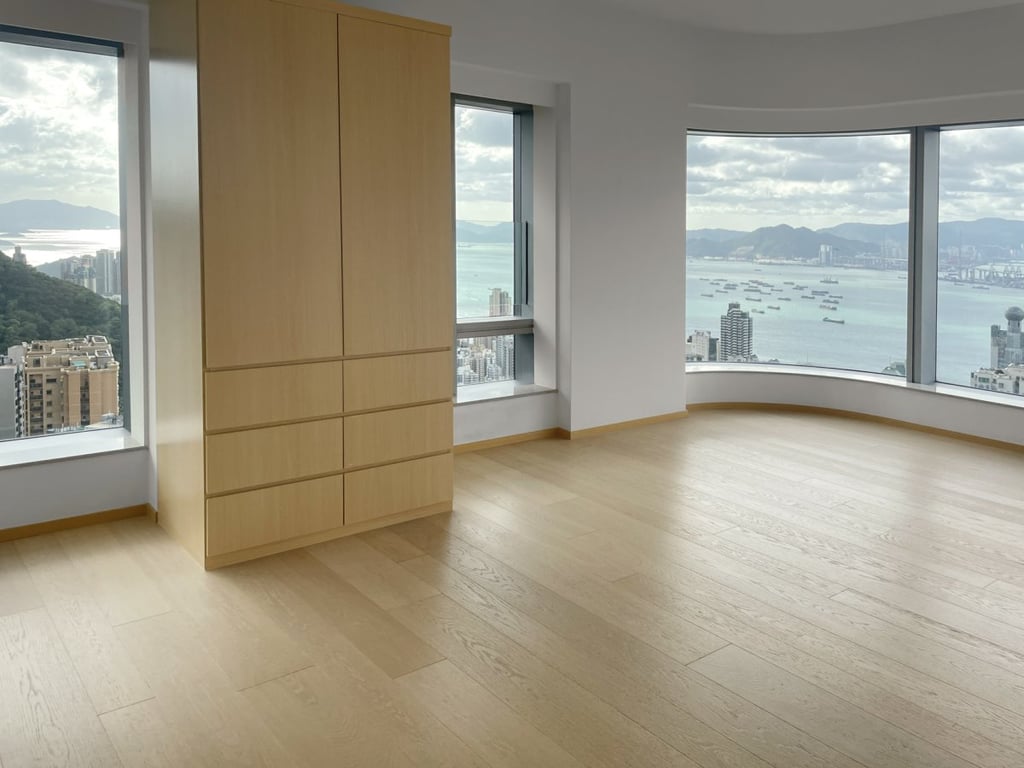 https://img.propertyraptor.com/cdn-cgi/imagedelivery/KD5bF_AFL0JDTbKLWF7z9g/ap8/ap8_001/hornet/prp/img/14d76208d78bb880b72b0fc2e7fc8ea0.jpg/public