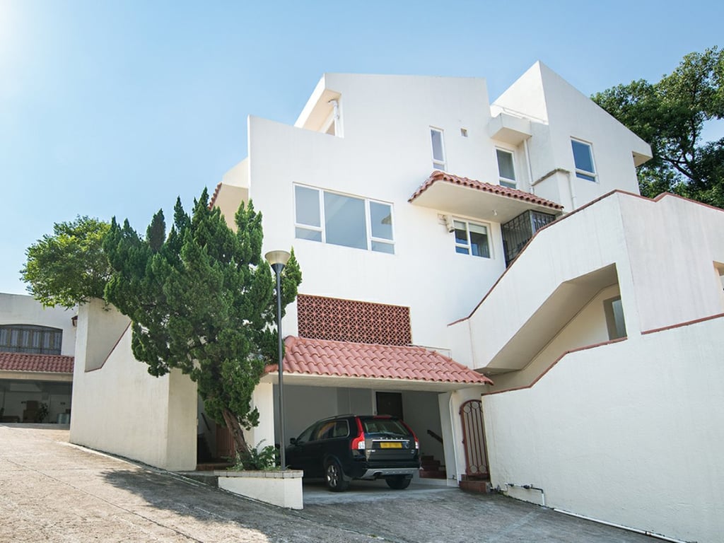 https://img.propertyraptor.com/cdn-cgi/imagedelivery/KD5bF_AFL0JDTbKLWF7z9g/ap8/ap8_001/hornet/prp/img/14e53a12802310b94118385ed0635f03.jpg/public