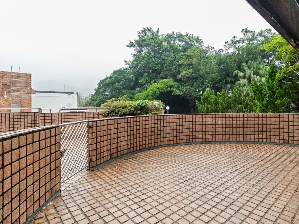 https://img.propertyraptor.com/cdn-cgi/imagedelivery/KD5bF_AFL0JDTbKLWF7z9g/ap8/ap8_001/hornet/prp/img/15118ffda8f5626fb8bbe444b5b2e5c6-wtm.jpg/public