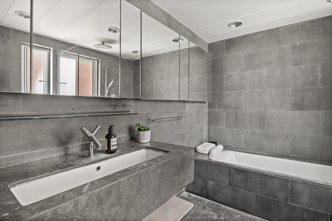 https://img.propertyraptor.com/cdn-cgi/imagedelivery/KD5bF_AFL0JDTbKLWF7z9g/ap8/ap8_001/hornet/prp/img/15400325598987e24b15a64b1469cc6f-wtm.jpg/public
