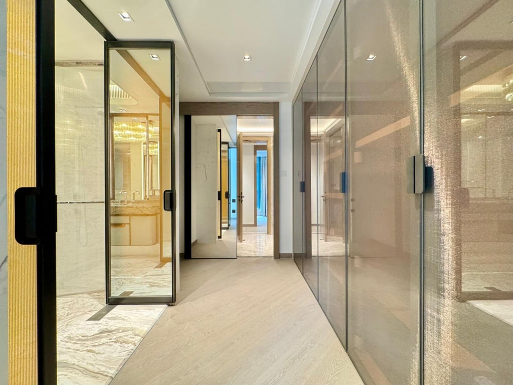 https://img.propertyraptor.com/cdn-cgi/imagedelivery/KD5bF_AFL0JDTbKLWF7z9g/ap8/ap8_001/hornet/prp/img/156f46fd5b2a988f946bf72e46b5199a-wtm.jpg/public