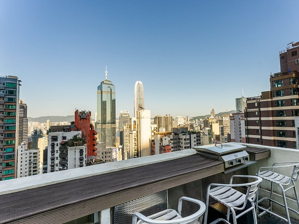 https://img.propertyraptor.com/cdn-cgi/imagedelivery/KD5bF_AFL0JDTbKLWF7z9g/ap8/ap8_001/hornet/prp/img/1576fbad39800d9dd629f4c8e44e8a45.jpg/public