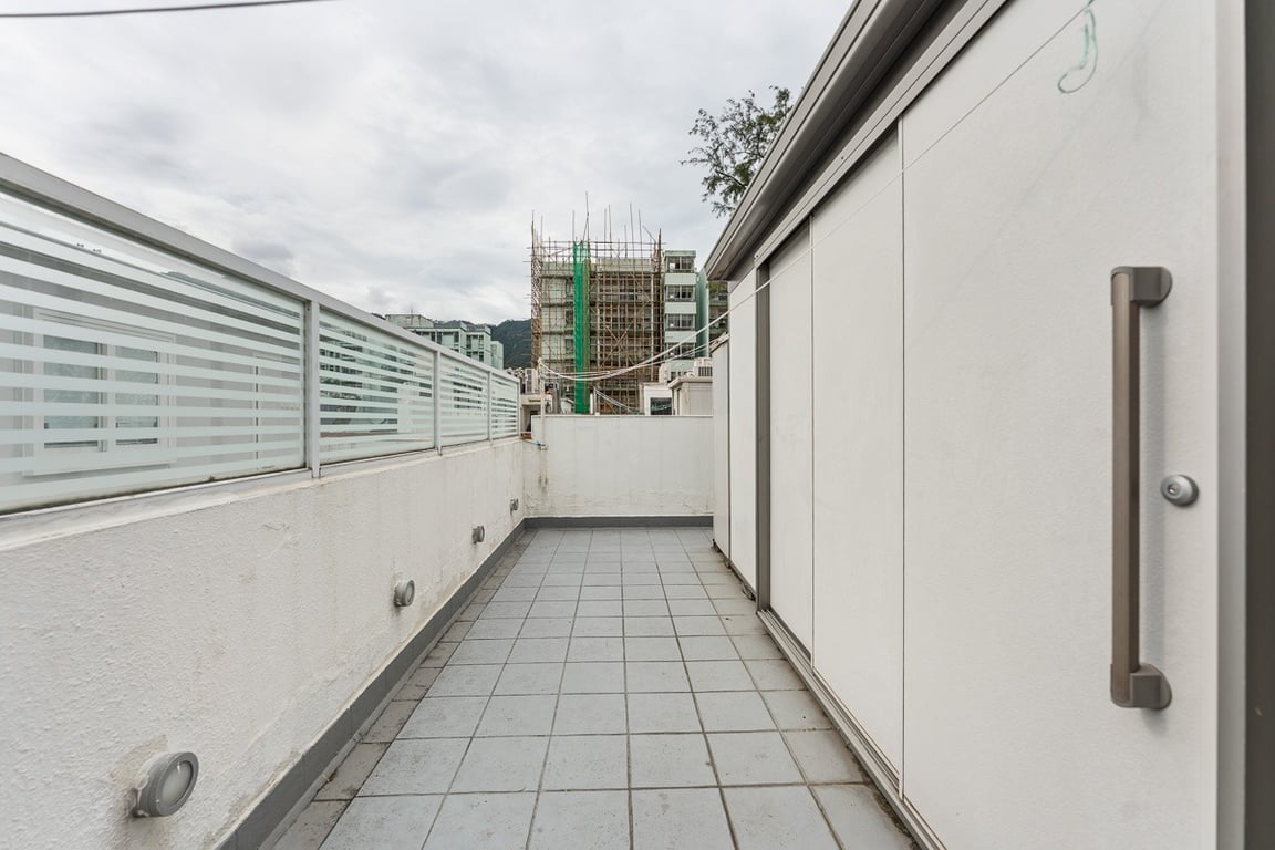 https://img.propertyraptor.com/cdn-cgi/imagedelivery/KD5bF_AFL0JDTbKLWF7z9g/ap8/ap8_001/hornet/prp/img/15784784d553ebc7f5e2fe08fcc96997-wtm.jpg/public