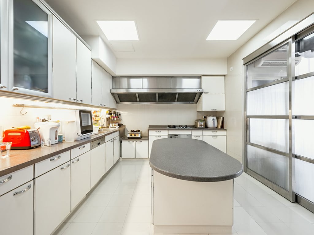 https://img.propertyraptor.com/cdn-cgi/imagedelivery/KD5bF_AFL0JDTbKLWF7z9g/ap8/ap8_001/hornet/prp/img/157c10edbf51d1efd424f8afab8e60da.jpg/public