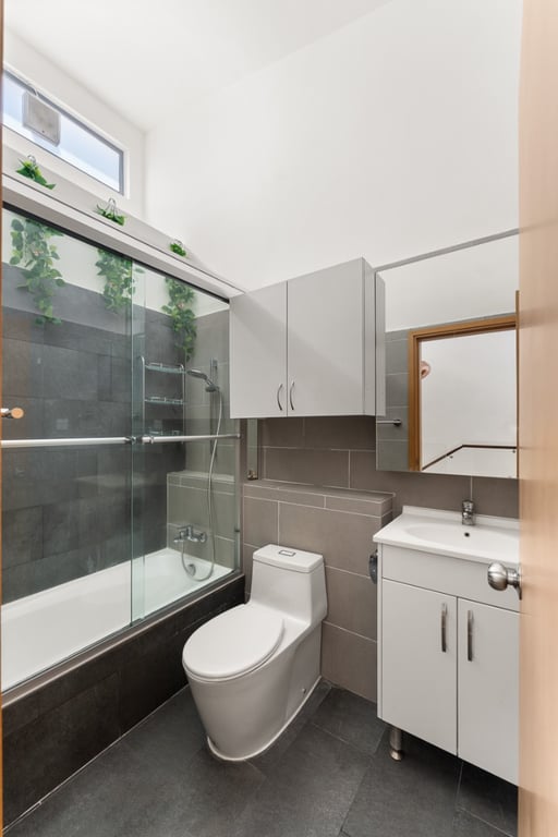 https://img.propertyraptor.com/cdn-cgi/imagedelivery/KD5bF_AFL0JDTbKLWF7z9g/ap8/ap8_001/hornet/prp/img/15b68196ae0a8a68dd197bc87378bcc0-wtm.jpg/public