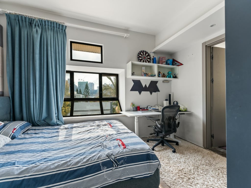 https://img.propertyraptor.com/cdn-cgi/imagedelivery/KD5bF_AFL0JDTbKLWF7z9g/ap8/ap8_001/hornet/prp/img/161208bc8f4c185b05f969aa7d5ebcd2.jpg/public