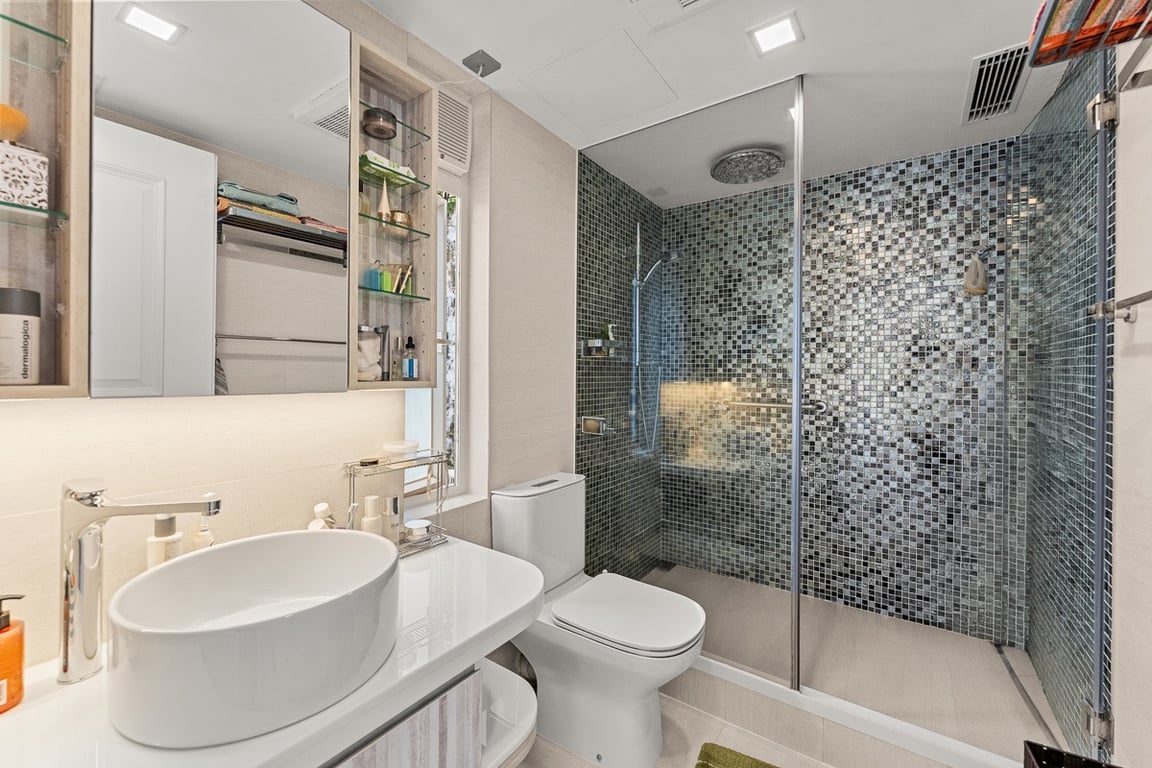 https://img.propertyraptor.com/cdn-cgi/imagedelivery/KD5bF_AFL0JDTbKLWF7z9g/ap8/ap8_001/hornet/prp/img/162ad8338b82542fd59ea34022b49154-wtm.jpg/public