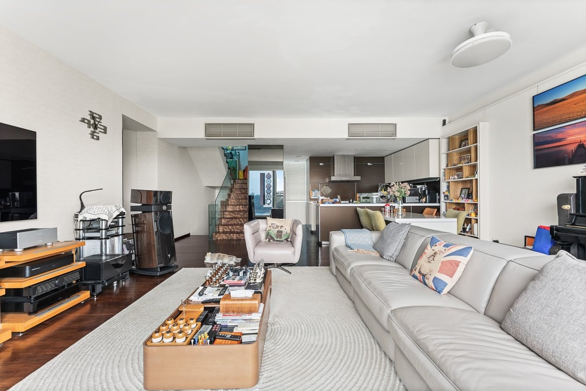 https://img.propertyraptor.com/cdn-cgi/imagedelivery/KD5bF_AFL0JDTbKLWF7z9g/ap8/ap8_001/hornet/prp/img/163ffe9d99d7fb688b7709172749e337-wtm.jpg/public