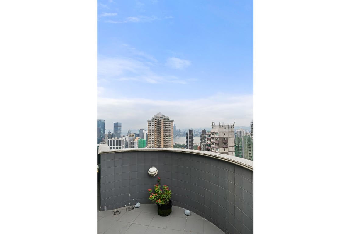 https://img.propertyraptor.com/cdn-cgi/imagedelivery/KD5bF_AFL0JDTbKLWF7z9g/ap8/ap8_001/hornet/prp/img/165830907b87328eb6a6e5cf743f9a8b-wtm.jpg/public
