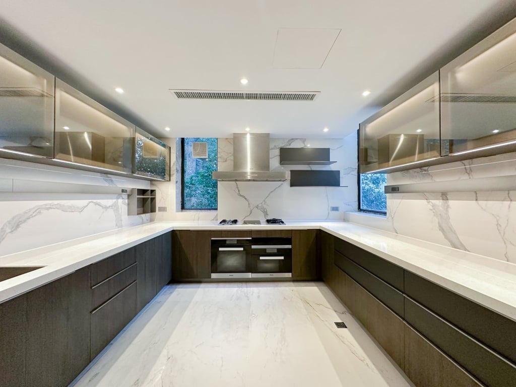 https://img.propertyraptor.com/cdn-cgi/imagedelivery/KD5bF_AFL0JDTbKLWF7z9g/ap8/ap8_001/hornet/prp/img/165bbbd00d701482cc375194b19b63e4.jpg/public