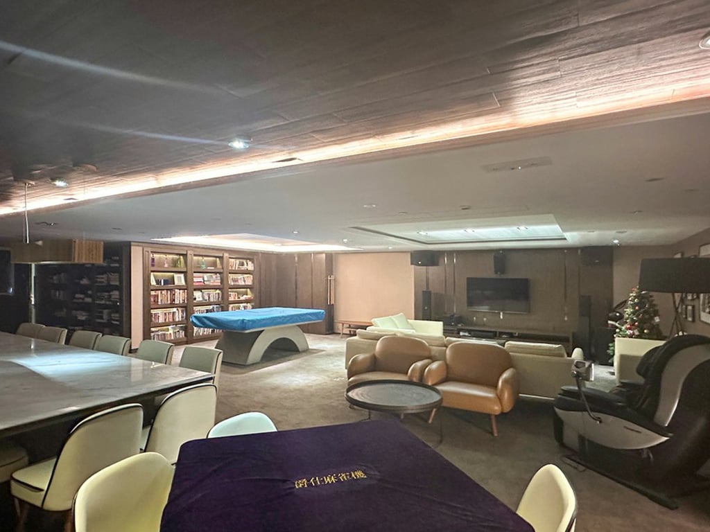 https://img.propertyraptor.com/cdn-cgi/imagedelivery/KD5bF_AFL0JDTbKLWF7z9g/ap8/ap8_001/hornet/prp/img/1693770aa5f1961539070e4a2bf1eab1.jpg/public