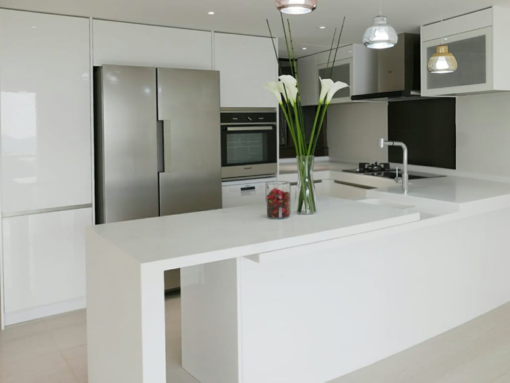 https://img.propertyraptor.com/cdn-cgi/imagedelivery/KD5bF_AFL0JDTbKLWF7z9g/ap8/ap8_001/hornet/prp/img/169f1e3c5f2ac350f57b1c2caa76ab3a.jpg/public