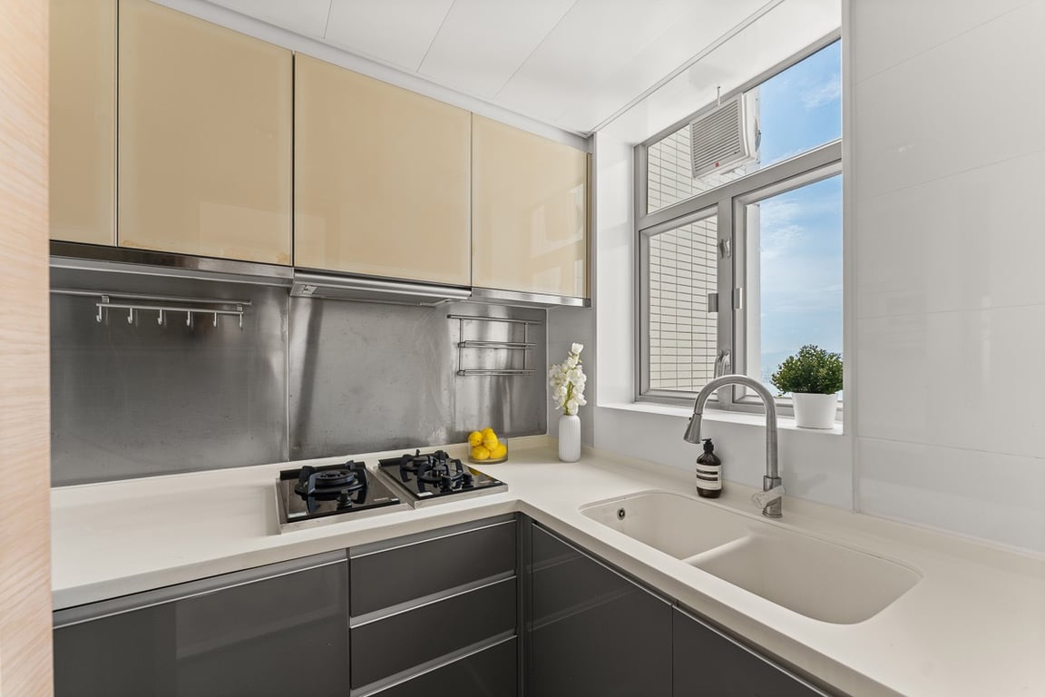 https://img.propertyraptor.com/cdn-cgi/imagedelivery/KD5bF_AFL0JDTbKLWF7z9g/ap8/ap8_001/hornet/prp/img/16b219ddb08c7863e0577d6fb04f399a-wtm.jpg/public