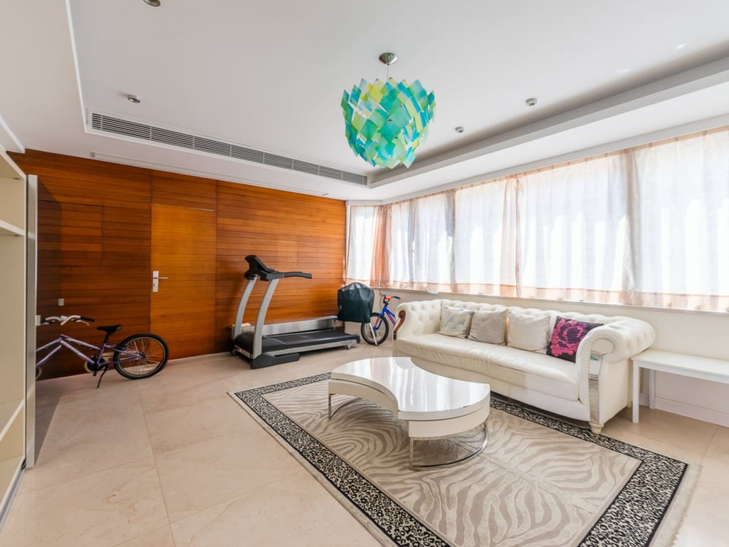 https://img.propertyraptor.com/cdn-cgi/imagedelivery/KD5bF_AFL0JDTbKLWF7z9g/ap8/ap8_001/hornet/prp/img/16c3c1e8dfc6c11172eed659805d21f9.jpg/public