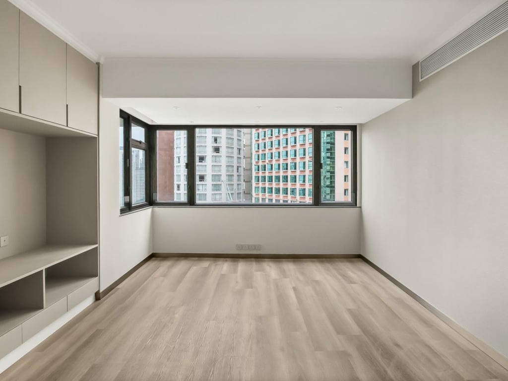 https://img.propertyraptor.com/cdn-cgi/imagedelivery/KD5bF_AFL0JDTbKLWF7z9g/ap8/ap8_001/hornet/prp/img/1701c36f15bcb0850f0928cbe5e0ca3e.jpg/public