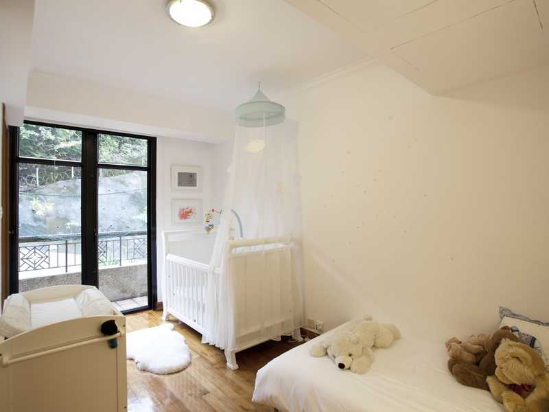 https://img.propertyraptor.com/cdn-cgi/imagedelivery/KD5bF_AFL0JDTbKLWF7z9g/ap8/ap8_001/hornet/prp/img/170de60ef9767c5e44e3f1f3b79d4b4b.jpg/public