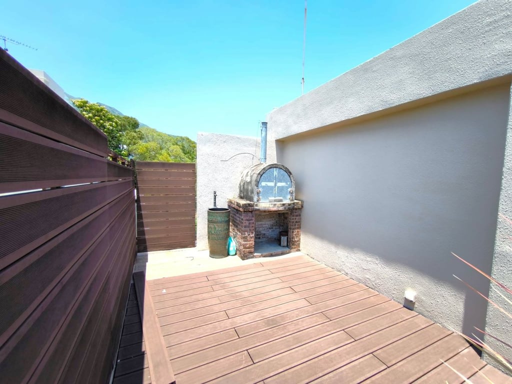https://img.propertyraptor.com/cdn-cgi/imagedelivery/KD5bF_AFL0JDTbKLWF7z9g/ap8/ap8_001/hornet/prp/img/1755cd6752d8a2c22c9188acfc64b6a3-wtm.jpg/public
