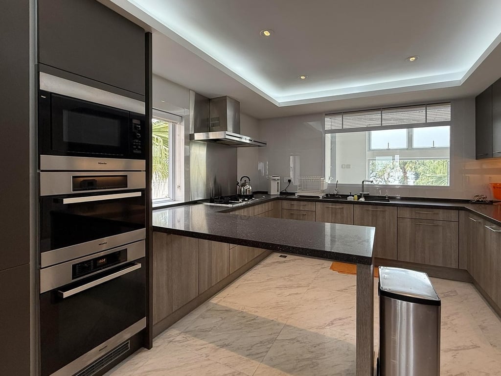 https://img.propertyraptor.com/cdn-cgi/imagedelivery/KD5bF_AFL0JDTbKLWF7z9g/ap8/ap8_001/hornet/prp/img/1783de49f09b9d14d5eacee728076c47-wtm.jpg/public