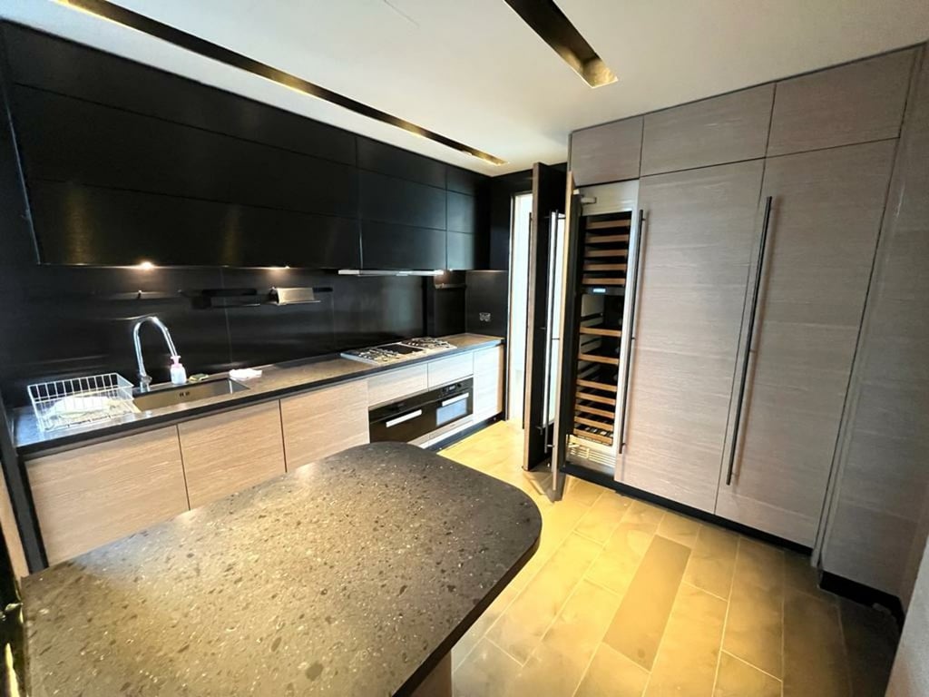 https://img.propertyraptor.com/cdn-cgi/imagedelivery/KD5bF_AFL0JDTbKLWF7z9g/ap8/ap8_001/hornet/prp/img/179ff4388b7df30308bf388c3e6d177e-wtm.jpg/public