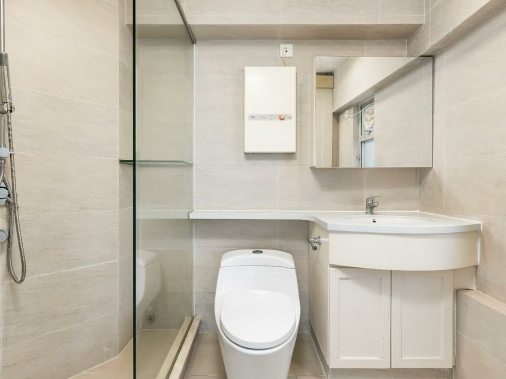 https://img.propertyraptor.com/cdn-cgi/imagedelivery/KD5bF_AFL0JDTbKLWF7z9g/ap8/ap8_001/hornet/prp/img/17a1fafa184c10f7ec66c29ab7f428c6.jpg/public