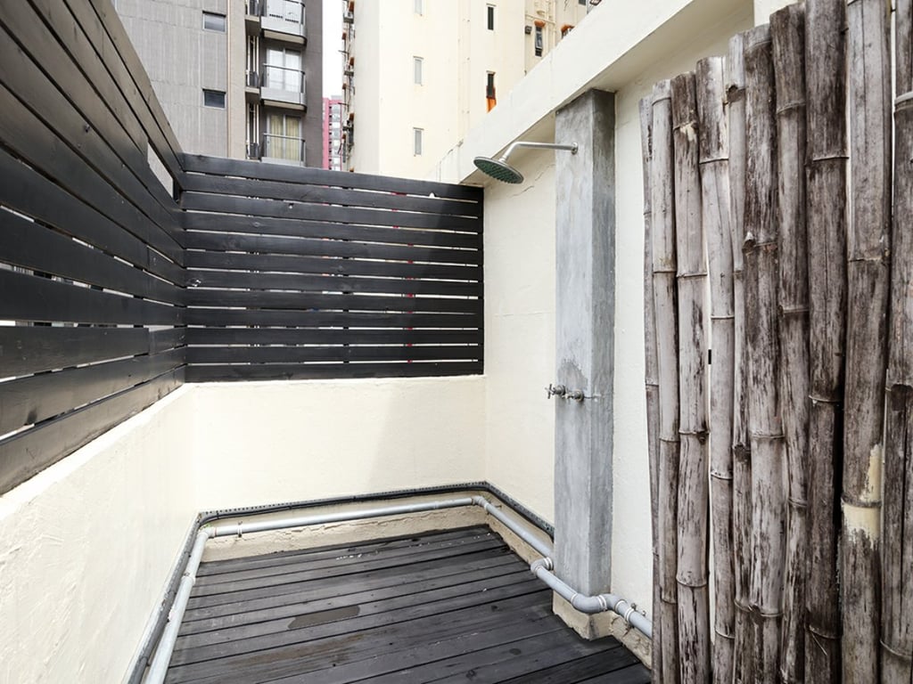 https://img.propertyraptor.com/cdn-cgi/imagedelivery/KD5bF_AFL0JDTbKLWF7z9g/ap8/ap8_001/hornet/prp/img/17ac89892e40a3ddd3a3acf7e85c605d.jpg/public